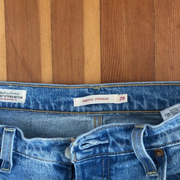 Levi’s Ribcage - Picture 2 of 2